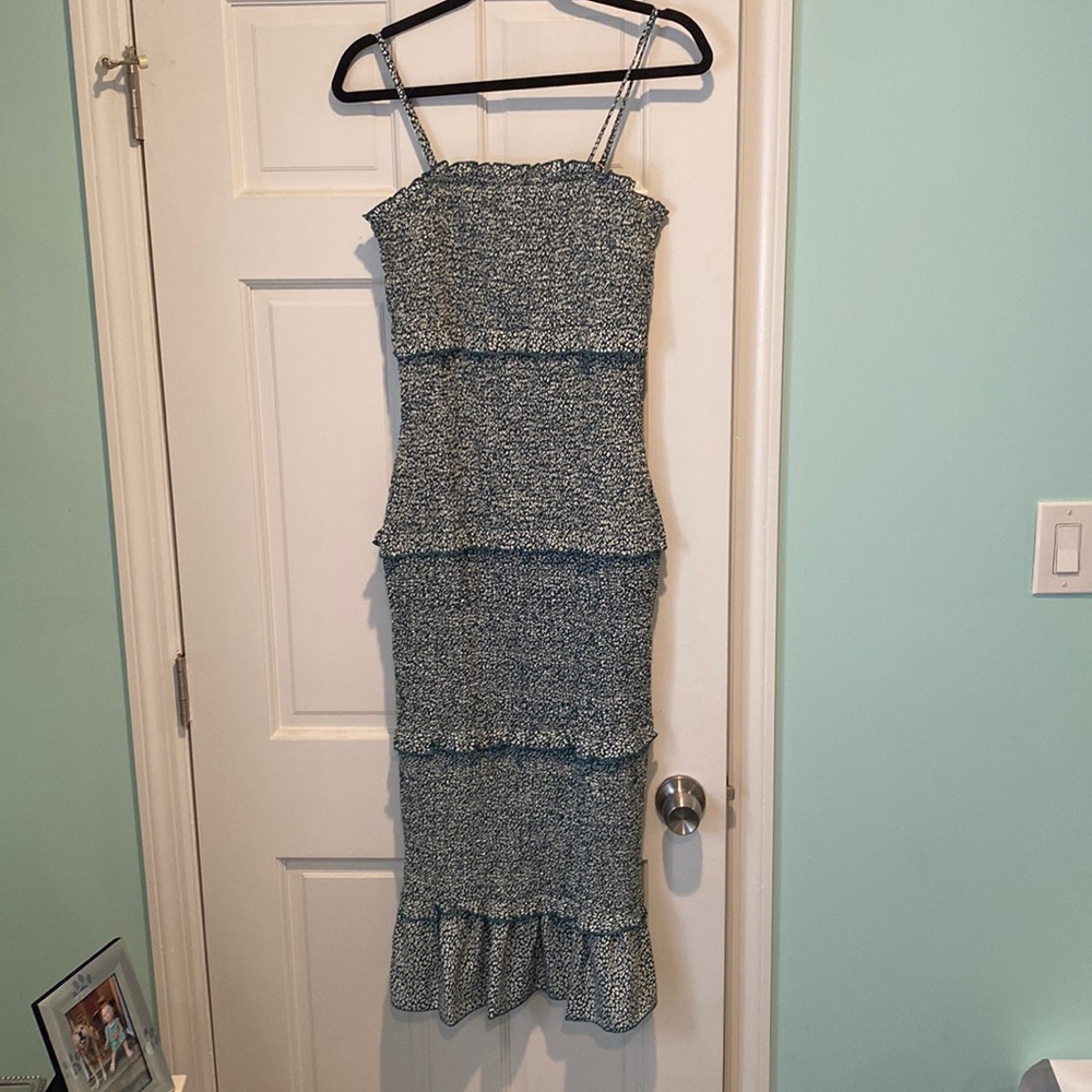Fitted midi dress, adjustable straps
